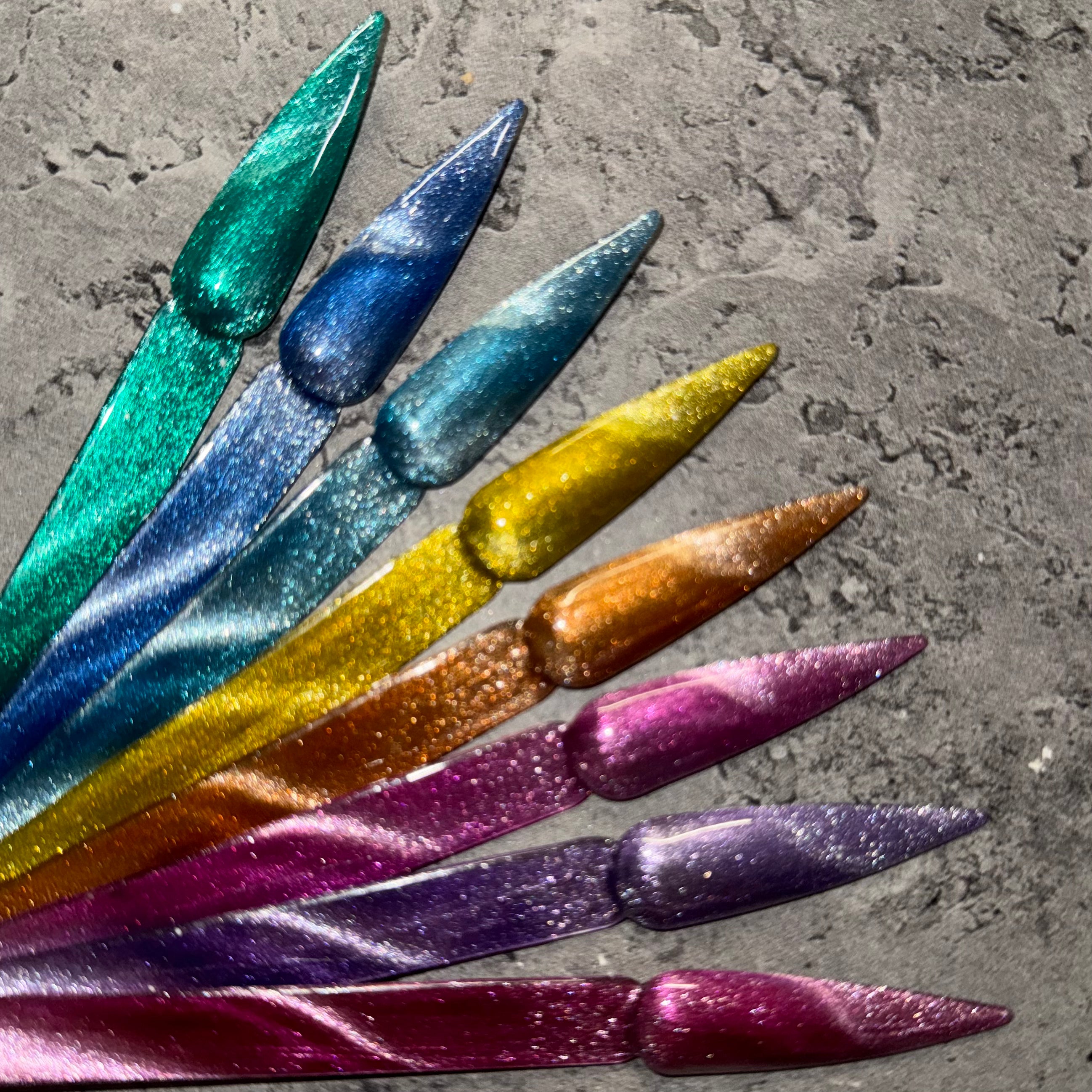 Colour It! Golden Glimmer Paw