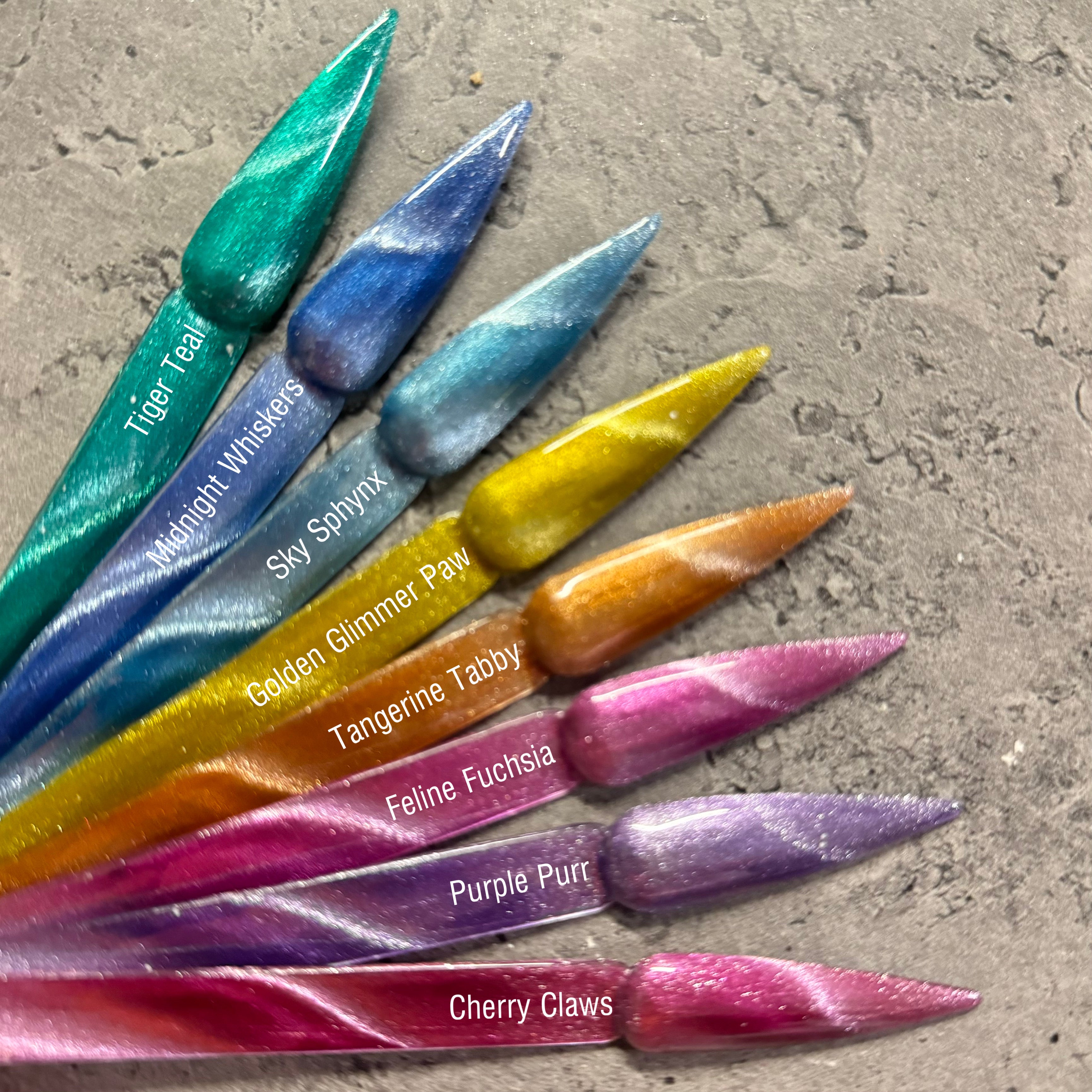 Colour It! Golden Glimmer Paw